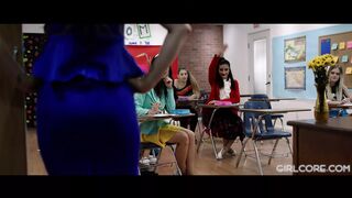 Angela White és Georgia Jones megbüntetik a szajha fiatal diákokat