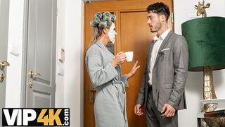 Az korosodó világos szőke francia mami újra csábít tini fickót