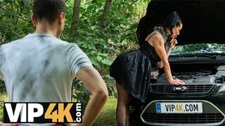 Texas Patti vadul élvezi a termetes hímvesszőt az erdőben