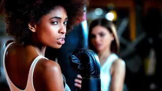 Sportos csajok erika és luna forró kupakolása