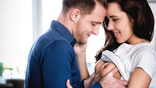 Gyöngéd konyhai kúrás Kerry Cherryvel