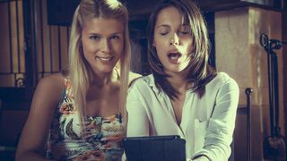 Nikita megcsábítja Sweet Catet és nyaldossa a kiborotvált puncáját