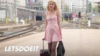 Világos Szőke Bree Haze durva baszás külföldön Neeo óriás faszával