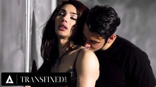 Csillagfocista megcsábítja transzi tanárnőjét Ariel Demure-t a suliban után