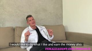 Femaleagent - a telhetetlen milf nem bírt lépést tartani a szívdöglesztő striptíző farkával a castingon