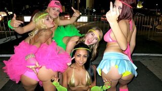 Party mind az örök buliban – forró tinédzser csajok fullos mulatsága