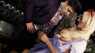 Semmi nem tesz boldogabbá e vékony óriási cicis lányt, mint ha farkon lovagol