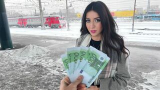 Vonatbéli csábítás: sunát szólítunk meg castingra közvetlenül a szekrényben