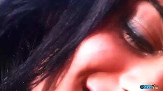 Doggy hajón taszítja a világos szőke pici cicis milf-et a perem szélére