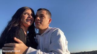 Tüzes tinder kis csaj a parkban, aki nem törődik semmivel