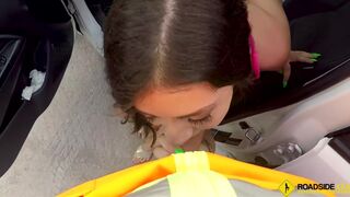 Natalie Brooks szűk puncáját megdugják egy nyilvános úton