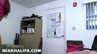 Mia Khalifa próbálja az valag dugást: sose fog bekövetkezni!