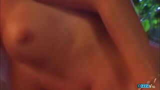 Vad kéjnő rábeszél egy srácot, hogy kint baszza meg