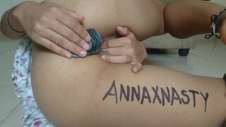 Forró ázsiai fiatal cunci masztija közelről