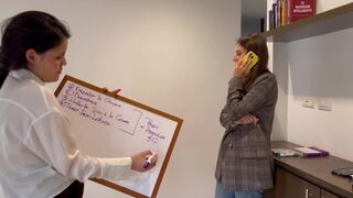 Művészeti tanárnőnk kedveli nézni, hogy osztálytársammal visszahozzuk a témát