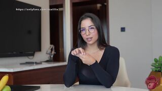 Francia titkárnőd vezet be az legelső anális kalandodba és spriccelésbe