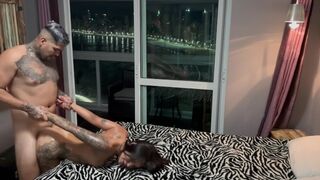 Olajozott vágy - egy rohadt kanos és síkos cuni