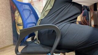 Fószerem arab felesége felajzott a munkahelyén és megdugta magát a bugyijában