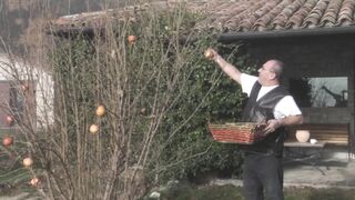 Csábos világos szőke fiatal amatőr valagba kefélve és szájba spriccelve kolosszális farasszal