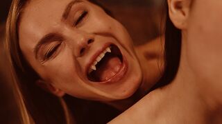 Világos Szőke Vámpír Nancy Ace Uralja Matty Milát a Vampired Csatornán - Dögös Lezbi Jelenet Vörös Harapásokkal