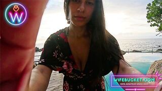 WifeBucket Vágyai - Gyöngéd MILF Lovagol a Naplementében Termetes Mellekkel és Szenvedéllyel