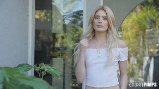 Sovány Világos Szőke Ellenállhatatlan Lovagol Keményen a Cherry Pimps Stúdióban