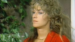 Sheri St. Clair és Kimberly Carson perverz MILF modellek orgazmusra éhező retro cumizás jelenete világos szőke és fekete hajjal