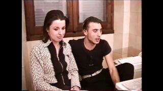 Valódi olasz swinger milf fekete hajjal cumizik a 4. részben