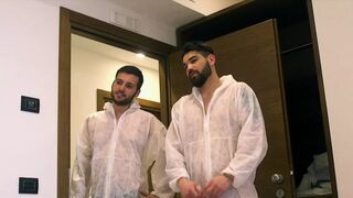 Martina Gold MILF édeshármasban cumizza a fekete és fehér farkakat nagyméretű mellekkel