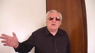 Világos Szőke MILF orbitális mellekkel akcióban az Old Pigsnél egy vad csoportszex partin