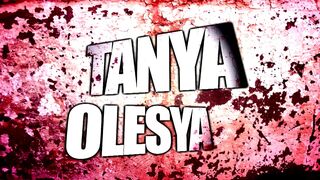 Lesbi édeshármas felcsatolhatóval Candy Alexa Cristal May és Jennifer Black fehérneműben